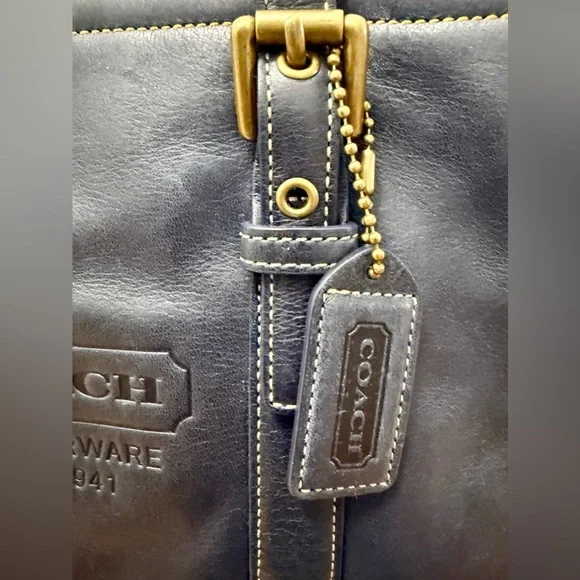 Coach Vintage Hamptons Shoulder/Tote Leather Bag in Navy w/ Embossed Logo - Picture 8 of 12